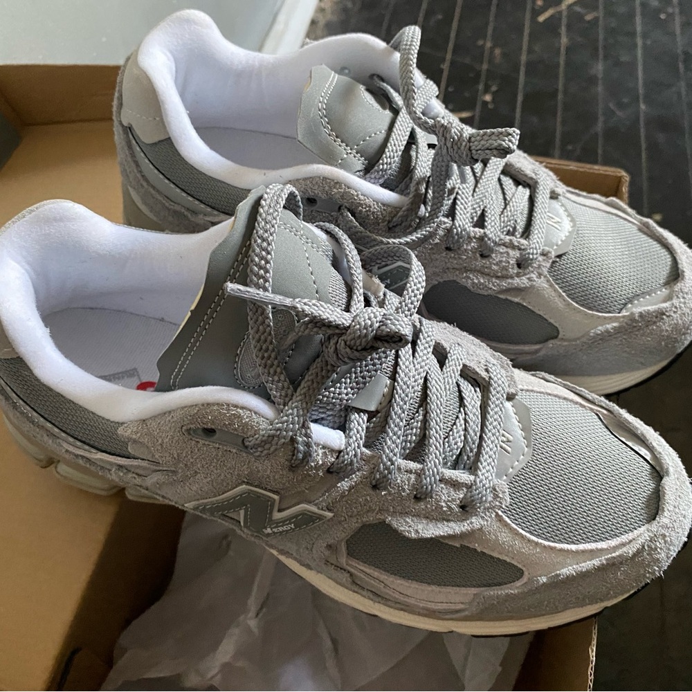 New Balance 2002r